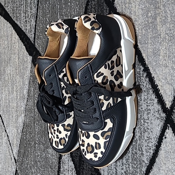LEOPARD PRINT BLACK FAUX LEATHER LACE-UP SNEAKERS - Picture 3 of 11